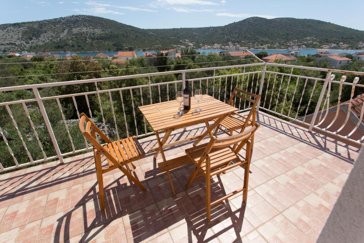 Appartement Apartman Paula 2 à Vinišće Extérieur photo